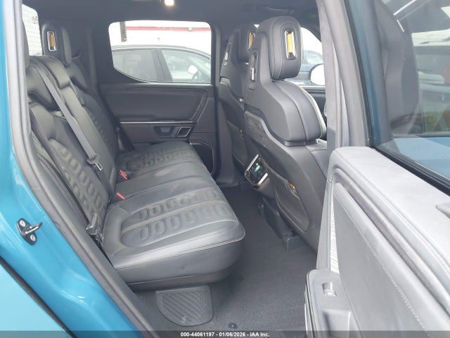 Rivian R1t Adventure 2022 7FCTGAAAXNN008360 Image 8