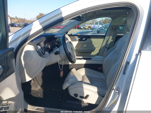 2019 VOLVO XC60 LYVA22RL5KB310853 Photo 4