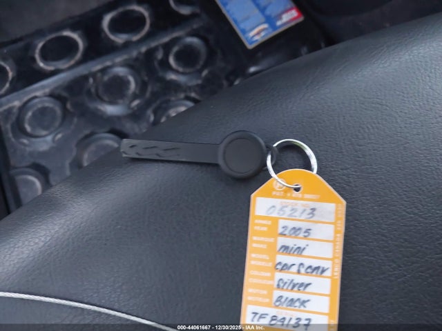 2005 MINI COOPER S WMWRH33595TF84137 Photo 10