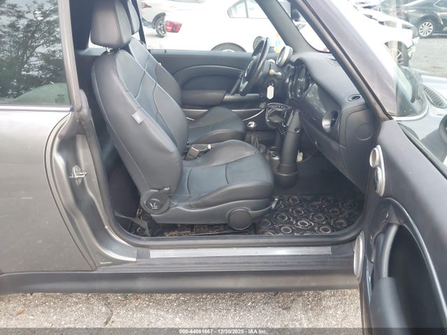 2005 MINI COOPER S WMWRH33595TF84137 Photo 4