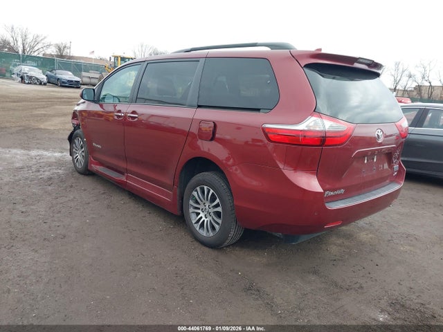 Toyota SIENNA XLE 2020 5TDYZ3DC4LS039836 Image 3