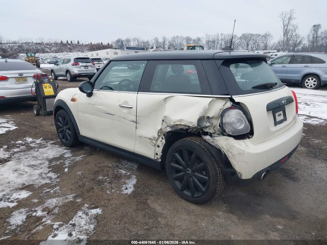 2018 MINI HARDTOP WMWXP5C59J3C65613 Photo 2