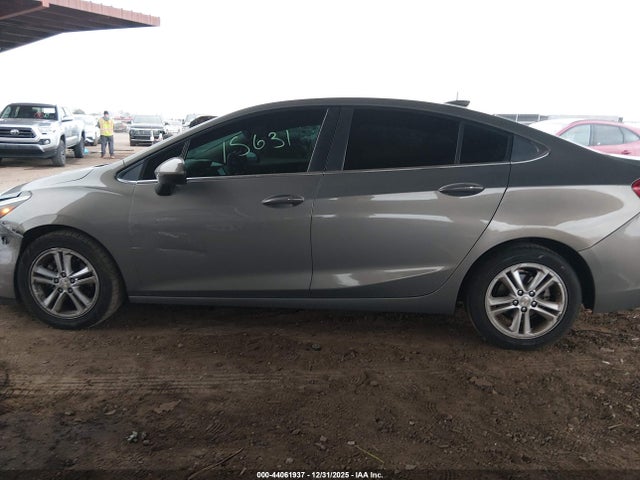 1G1BE5SM6H7221282 Chevrolet Cruze Lt Auto