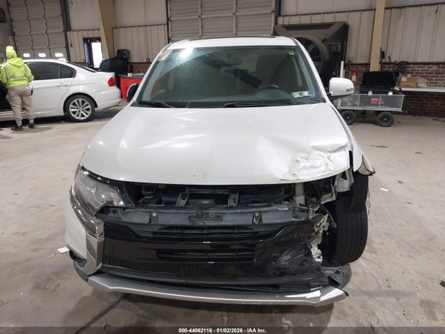 Продажа на аукционе авто 2018 Mitsubishi Outlander Se, vin: JA4AZ3A37JZ008978, номер лота: 44062116