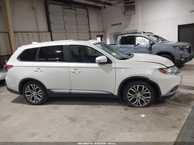 Продажа на аукционе авто 2018 Mitsubishi Outlander Se, vin: JA4AZ3A37JZ008978, номер лота: 44062116