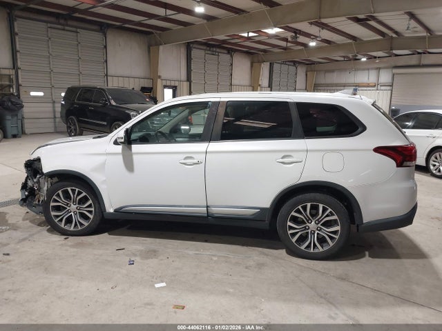 Продажа на аукционе авто 2018 Mitsubishi Outlander Se, vin: JA4AZ3A37JZ008978, номер лота: 44062116
