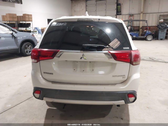 Продажа на аукционе авто 2018 Mitsubishi Outlander Se, vin: JA4AZ3A37JZ008978, номер лота: 44062116