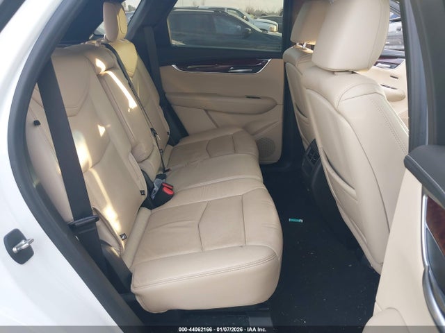 44062166 :رقم المزاد ، 1GYKNCRS2KZ204050 vin ، 2019 Cadillac Xt5 Luxury مزاد بيع