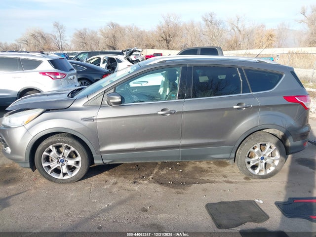 1FMCU9J94EUB71011 Ford Escape Titanium
