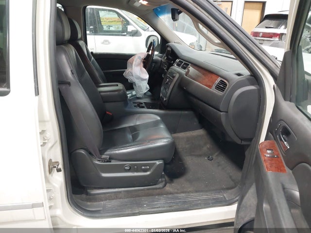 2011 GMC YUKON XL 1500 1GKS2KE33BR224917 Photo 4