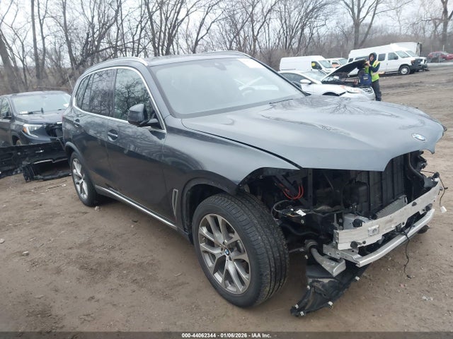2021 BMW X5 5UXCR6C00M9F52036