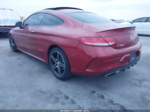 2017 Mercedes-benz C 300 მანქანა იყიდება აუქციონზე, vin: WDDWJ4JB2HF353613, აუქციონის ნომერი: 44062374