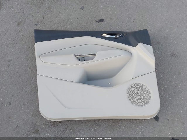 1FMCU9J98JUA04211 Ford Escape Titanium