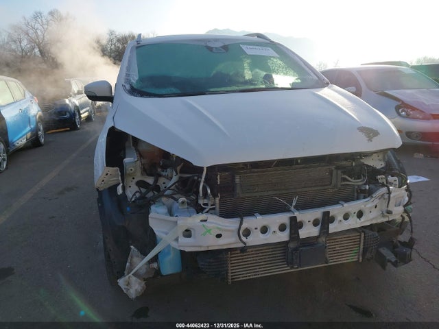 1FMCU9J98JUA04211 Ford Escape Titanium