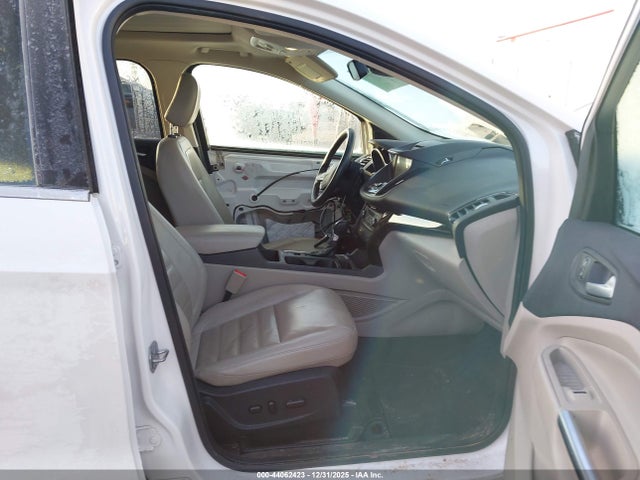 1FMCU9J98JUA04211 Ford Escape Titanium