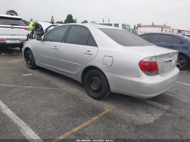 2005 TOYOTA CAMRY 4T1BE30K25U069605 Photo 2