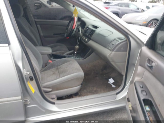 2005 TOYOTA CAMRY 4T1BE30K25U069605 Photo 4