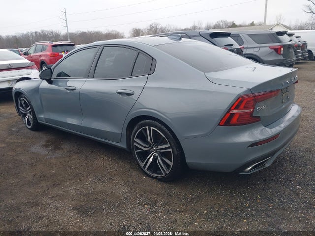 2022 VOLVO S60 7JRL12TM8NG162320 Photo 2
