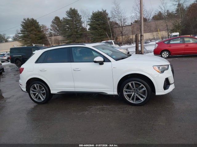 44062646 :رقم المزاد ، WA1DECF34N1133815 vin ، 2022 Audi Q3 Premium 45 Tfsi S Line Quattro Tiptronic مزاد بيع