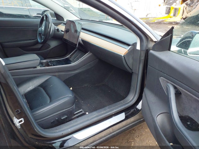 2019 TESLA MODEL 3 5YJ3E1EB7KF384801 Photo 4