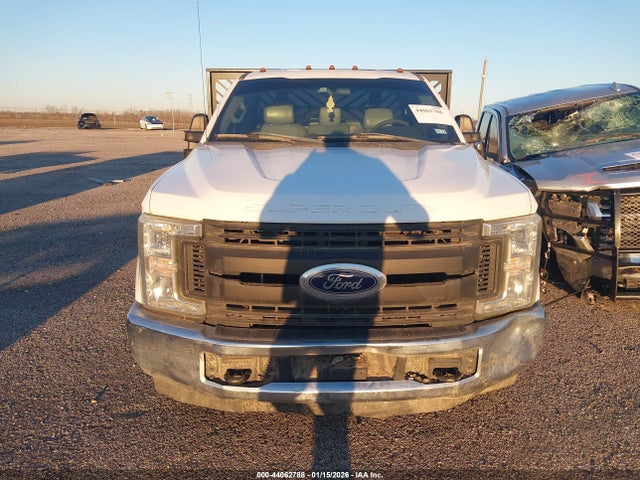 Ford F-350 Chassis Xl 2017 1FDRF3G66HEB80922 Image 12