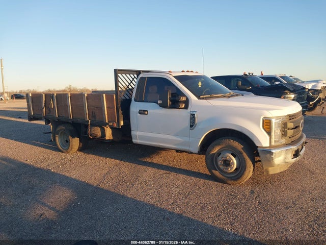 Ford F-350 Chassis Xl 2017 1FDRF3G66HEB80922 Image 13