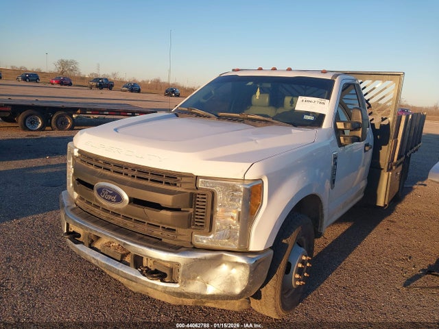 Ford F-350 Chassis Xl 2017 1FDRF3G66HEB80922 Image 11