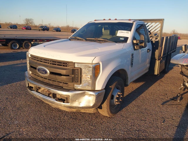 Ford F-350 Chassis Xl 2017 1FDRF3G66HEB80922 Image 2