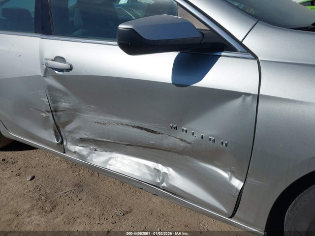 1G1ZD5ST4NF175719 Chevrolet Malibu Fwd Lt