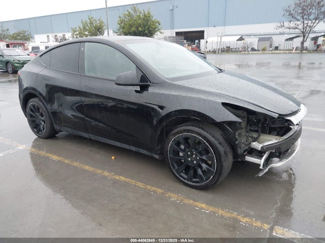 2021 TESLA MODEL Y 5YJYGDEE8MF272037 Photo 0