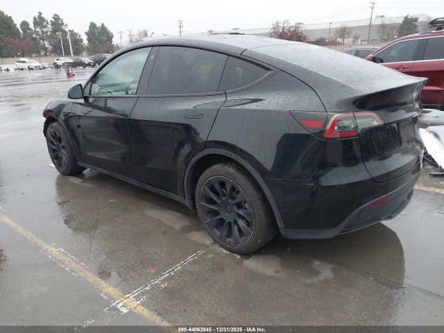 2021 TESLA MODEL Y 5YJYGDEE8MF272037 Photo 2