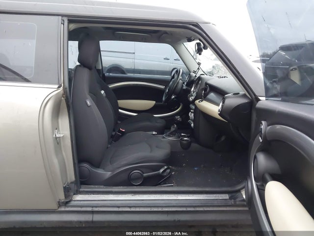 2008 MINI COOPER S CLUBMAN WMWMM33508TP89336 Photo 4