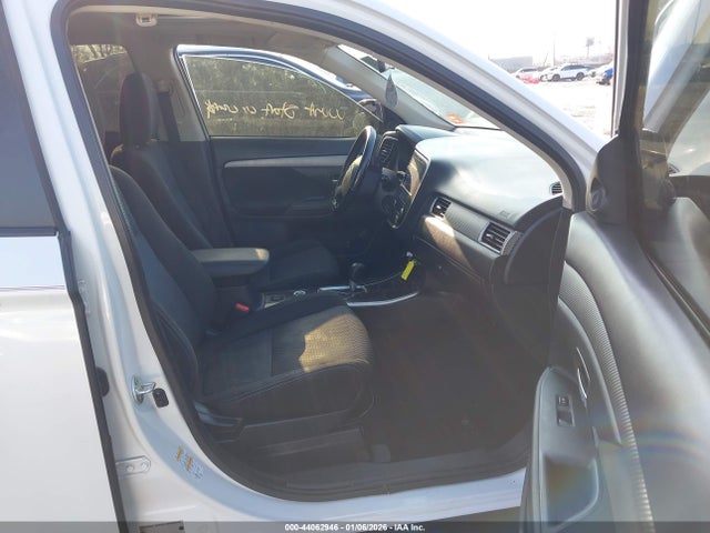 2017 MITSUBISHI OUTLANDER JA4AZ3A34HZ013064 Photo 4