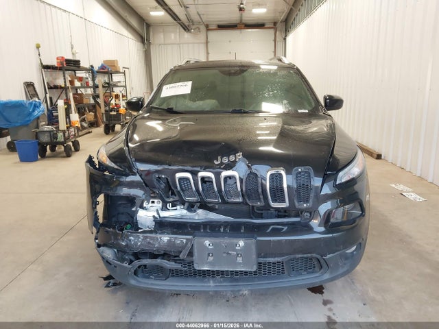 1C4PJLCB3GW282328 Jeep Cherokee Latitude