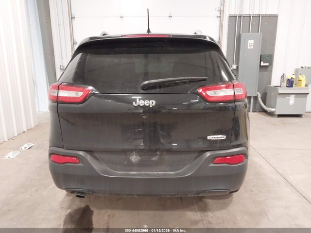 1C4PJLCB3GW282328 Jeep Cherokee Latitude