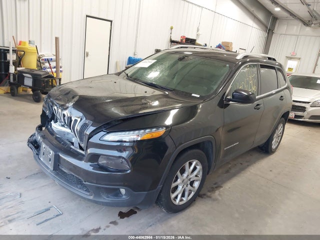 1C4PJLCB3GW282328 Jeep Cherokee Latitude