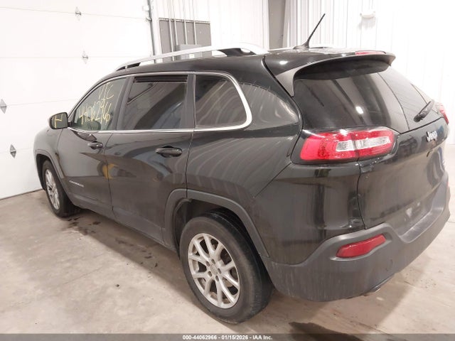 1C4PJLCB3GW282328 Jeep Cherokee Latitude