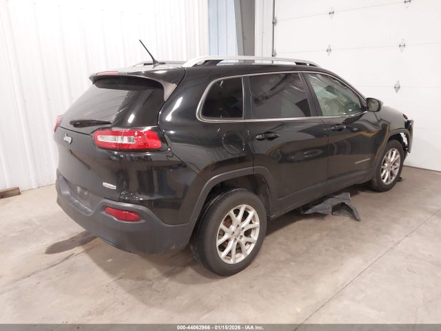 1C4PJLCB3GW282328 Jeep Cherokee Latitude