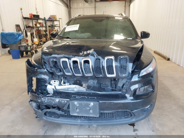 1C4PJLCB3GW282328 Jeep Cherokee Latitude