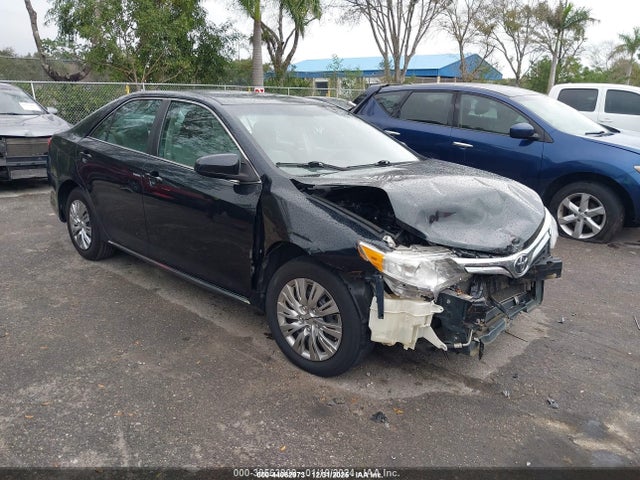 44062973 :رقم المزاد ، 4T1BF1FK6EU381693 vin ، 2014 Toyota Camry Le مزاد بيع