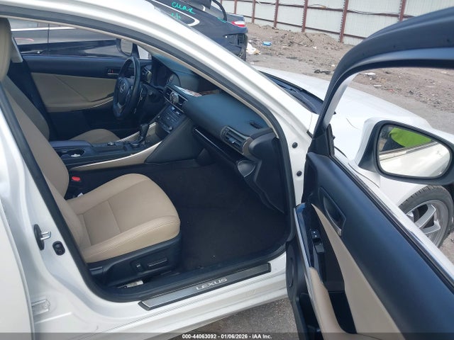 2019 LEXUS IS 300 JTHBA1D22K5097598 Photo 4