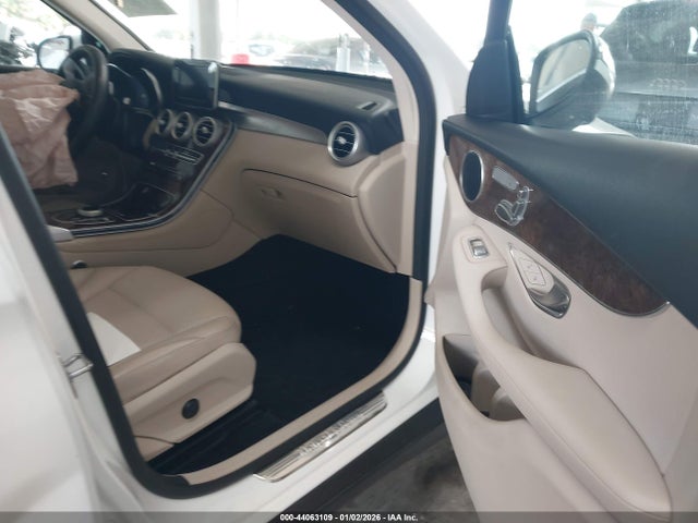 2018 Mercedes-benz Glc 300 მანქანა იყიდება აუქციონზე, vin: WDC0G4JB0JV067022, აუქციონის ნომერი: 44063109