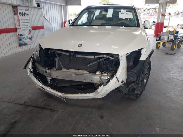 2018 Mercedes-benz Glc 300 მანქანა იყიდება აუქციონზე, vin: WDC0G4JB0JV067022, აუქციონის ნომერი: 44063109