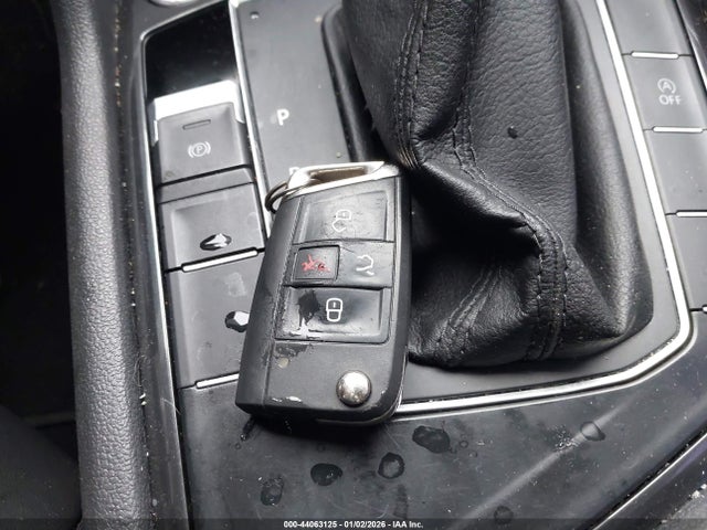 3VV3B7AX1JM184912 Volkswagen Tiguan 2.0t Se/2.0t Sel