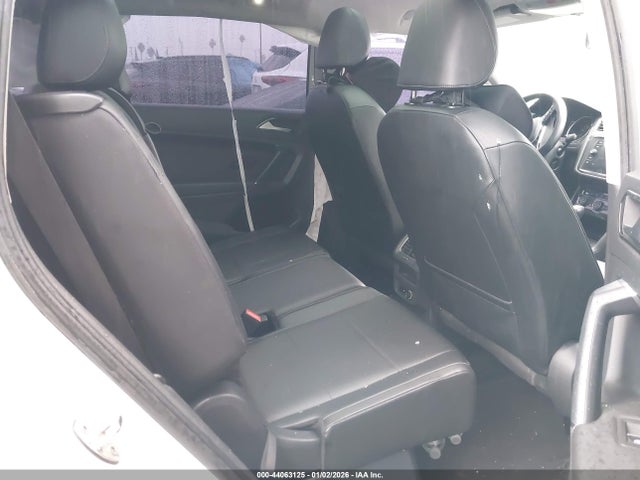 3VV3B7AX1JM184912 Volkswagen Tiguan 2.0t Se/2.0t Sel