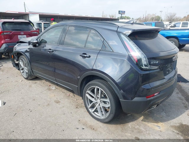 2022 CADILLAC XT4 1GYFZER46NF143522 Photo 2