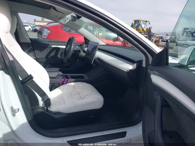 Продажа на аукционе авто 2023 Tesla Model 3 Rear-wheel Drive, vin: 5YJ3E1EAXPF626849, номер лота: 44063155