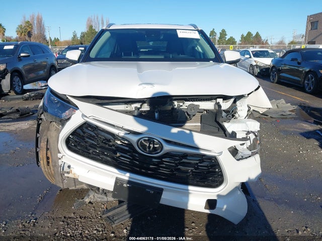 Toyota Highlander Hybrid Xle 2025 5TDKBRCH4SS654525 Image 13