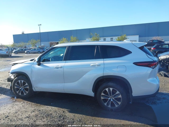 Toyota Highlander Hybrid Xle 2025 5TDKBRCH4SS654525 Image 15