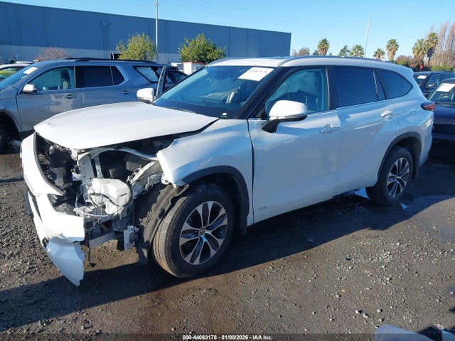 Toyota Highlander Hybrid Xle 2025 5TDKBRCH4SS654525 Image 2